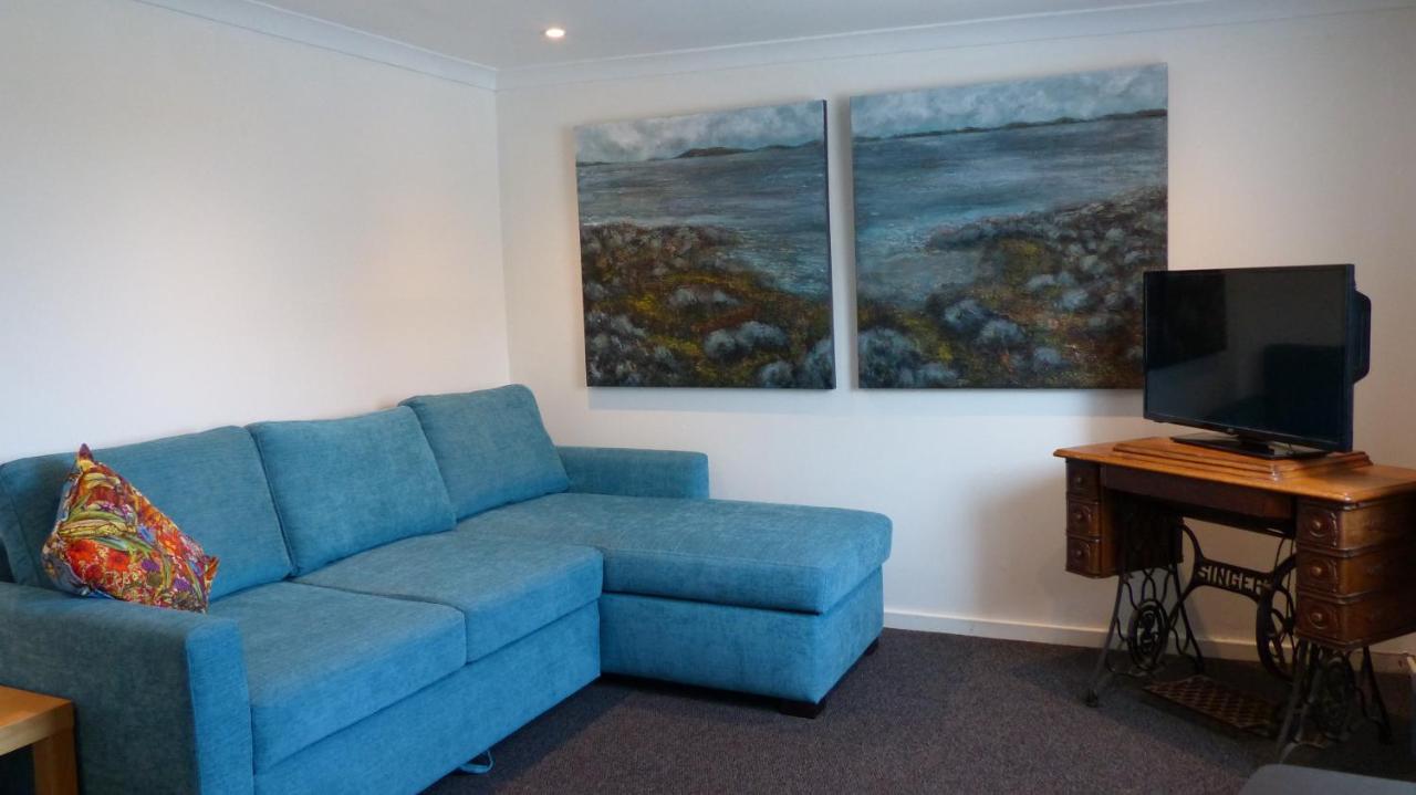 Relax In A 1 Bedroom Apartment Near A Country Pub アイマス エクステリア 写真