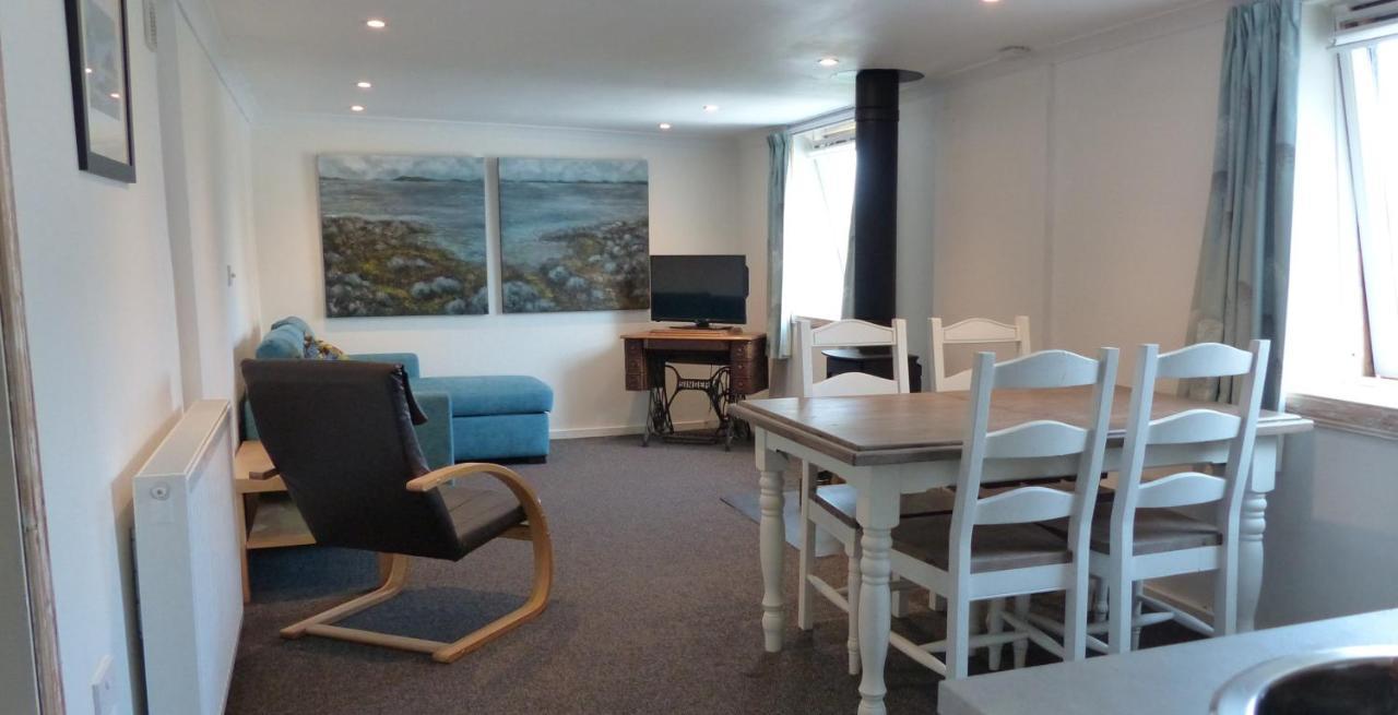 Relax In A 1 Bedroom Apartment Near A Country Pub アイマス エクステリア 写真