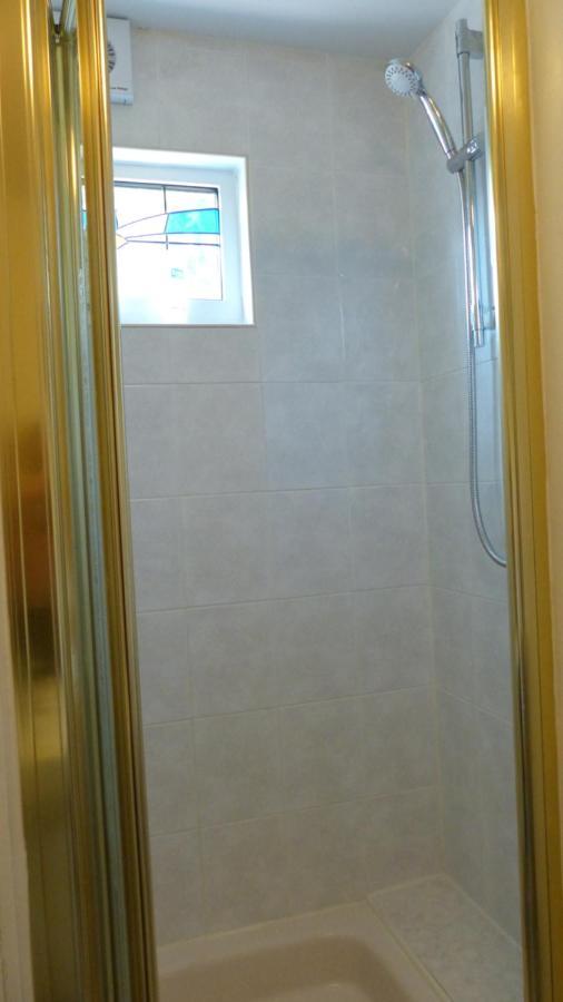Relax In A 1 Bedroom Apartment Near A Country Pub アイマス エクステリア 写真