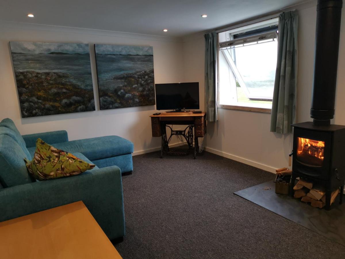 Relax In A 1 Bedroom Apartment Near A Country Pub アイマス エクステリア 写真